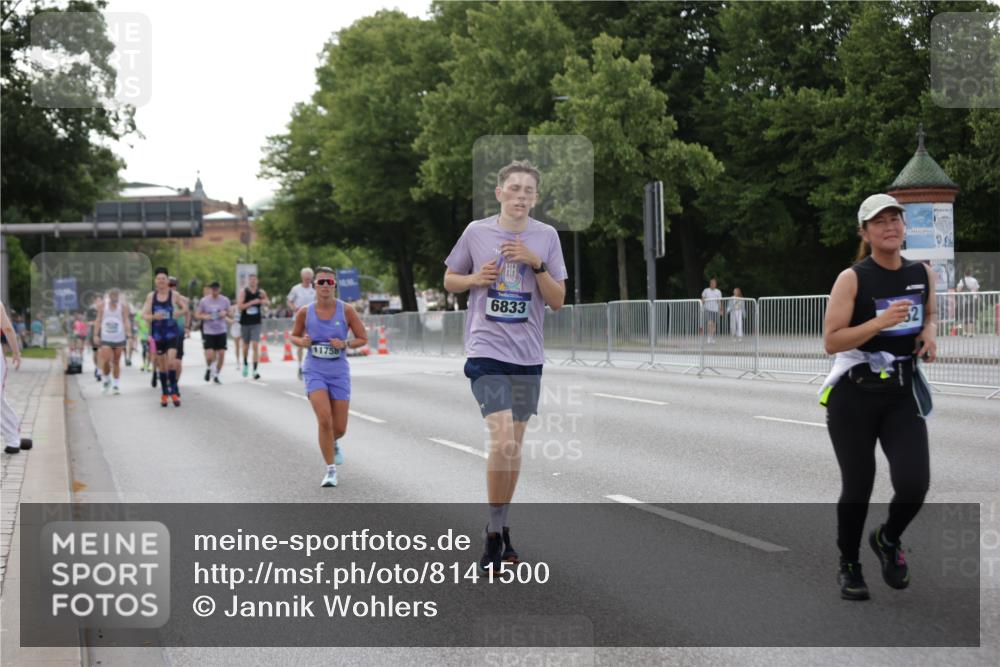 29.06.2025 - hella hamburg halbmarathon Jannik Wohlers http://msf.ph/oto/8141500 29.06.2025 10:06:47 Lombardsbrücke 4262, 5242, 5899, 6517, 6518, 6833, 7503, 8744, 9338, 10700, 11758, 12550, 17895, 18316 meine-sportfotos.de