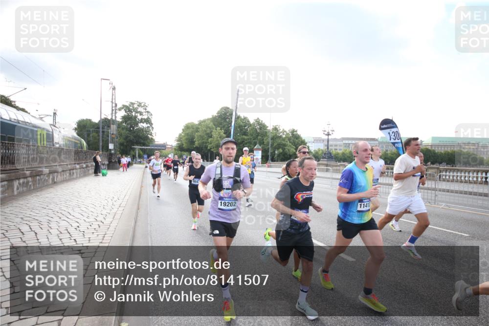 29.06.2025 - hella hamburg halbmarathon Jannik Wohlers http://msf.ph/oto/8141507 29.06.2025 09:44:57 Lombardsbrücke 57, 1758, 1990, 2746, 3043, 4050, 4698, 5070, 5328, 5746, 5826, 6781, 7272, 7389, 7481, 7651, 7723, 8209, 8883, 9137, 9381, 9571, 9634, 10171, 10486, 11413, 11857, 12049, 12234, 12595, 12988, 14028, 14140, 14289, 15621, 15672, 15883, 16157, 16711, 16713, 16818, 17175, 17374, 17428, 17802, 18099, 18102, 18692, 18737, 18871, 19142, 19194, 19202, 19203, 19204 meine-sportfotos.de
