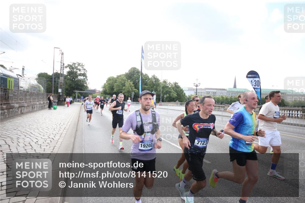 29.06.2025 - hella hamburg halbmarathon Jannik Wohlers http://msf.ph/oto/8141520 29.06.2025 09:44:57 Lombardsbrücke 57, 1758, 1990, 2746, 3043, 4050, 4698, 5070, 5328, 5746, 5826, 6781, 7272, 7389, 7481, 7651, 7723, 8209, 8883, 9137, 9381, 9571, 9634, 10171, 10486, 11413, 11857, 12049, 12234, 12595, 12988, 14028, 14140, 14289, 15621, 15672, 15883, 16157, 16711, 16713, 16818, 17175, 17374, 17428, 17802, 18099, 18102, 18692, 18737, 18871, 19142, 19194, 19202, 19203, 19204 meine-sportfotos.de