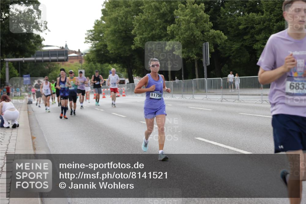 29.06.2025 - hella hamburg halbmarathon Jannik Wohlers http://msf.ph/oto/8141521 29.06.2025 10:06:49 Lombardsbrücke 4262, 5242, 5899, 6517, 6518, 6833, 7503, 9338, 10700, 11758, 12550, 17895, 18218, 18316 meine-sportfotos.de