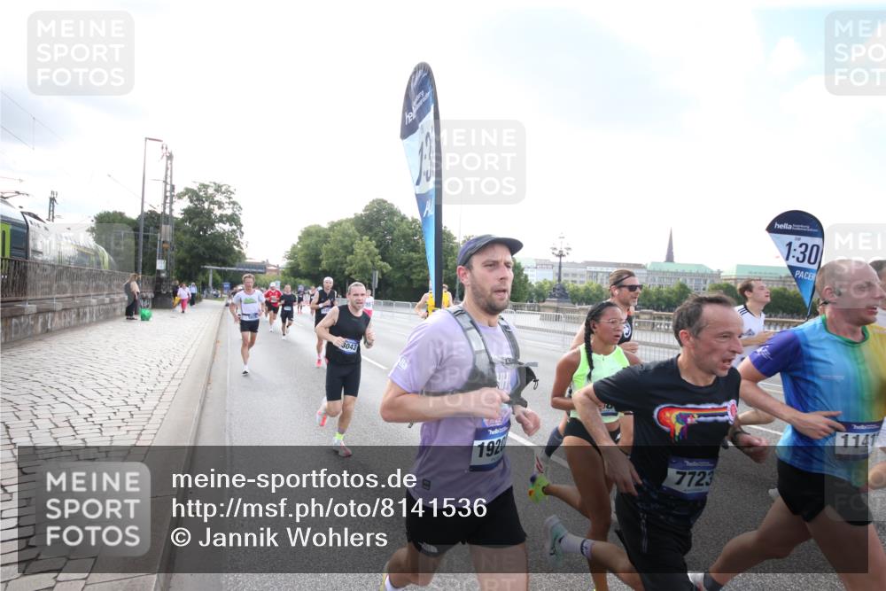 29.06.2025 - hella hamburg halbmarathon Jannik Wohlers http://msf.ph/oto/8141536 29.06.2025 09:44:57 Lombardsbrücke 57, 1758, 1990, 2746, 3043, 4050, 4698, 5070, 5328, 5746, 5826, 6781, 7272, 7389, 7481, 7651, 7723, 8209, 8883, 9137, 9381, 9571, 9634, 10171, 10486, 11413, 11857, 12049, 12234, 12595, 12988, 14028, 14140, 14289, 15621, 15672, 15883, 16157, 16711, 16713, 16818, 17175, 17374, 17428, 17802, 18099, 18102, 18692, 18737, 18871, 19142, 19194, 19202, 19203, 19204 meine-sportfotos.de