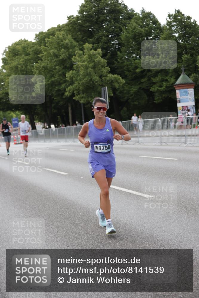 29.06.2025 - hella hamburg halbmarathon Jannik Wohlers http://msf.ph/oto/8141539 29.06.2025 10:06:50 Lombardsbrücke 4262, 5242, 5899, 6517, 6518, 6707, 6713, 6715, 6833, 7503, 9338, 10700, 11758, 12550, 17895, 18218, 18316 meine-sportfotos.de
