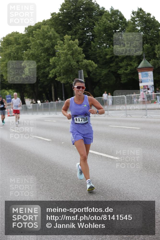 29.06.2025 - hella hamburg halbmarathon Jannik Wohlers http://msf.ph/oto/8141545 29.06.2025 10:06:50 Lombardsbrücke 4262, 5242, 5899, 6517, 6518, 6707, 6713, 6715, 6833, 7503, 9338, 10700, 11758, 12550, 17895, 18218, 18316 meine-sportfotos.de