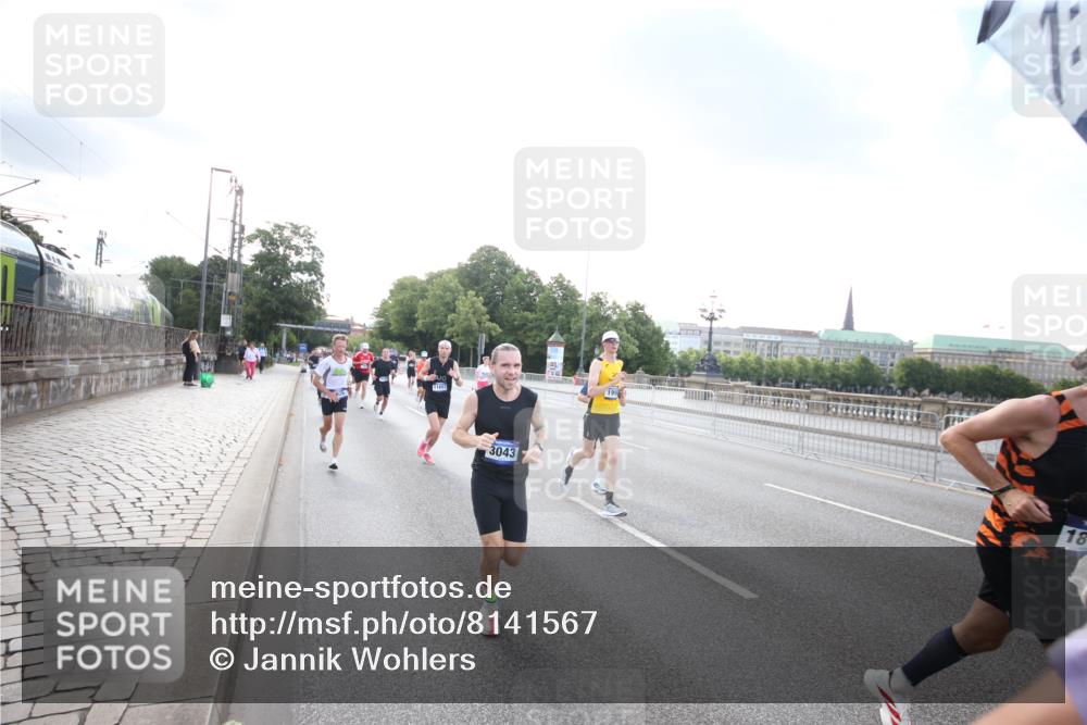 29.06.2025 - hella hamburg halbmarathon Jannik Wohlers http://msf.ph/oto/8141567 29.06.2025 09:44:58 Lombardsbrücke 57, 1758, 1990, 2746, 3043, 4050, 4698, 4749, 5070, 5328, 5746, 5826, 6358, 6781, 7272, 7389, 7481, 7651, 7723, 8209, 8883, 9137, 9381, 9571, 9634, 10171, 10486, 11413, 11857, 12049, 12234, 12595, 12988, 14028, 14140, 14289, 14784, 15621, 15672, 15883, 16157, 16711, 16818, 17175, 17374, 17802, 18099, 18102, 18692, 18737, 19194, 19202, 19203, 19204 meine-sportfotos.de