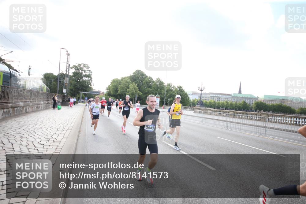 29.06.2025 - hella hamburg halbmarathon Jannik Wohlers http://msf.ph/oto/8141573 29.06.2025 09:44:58 Lombardsbrücke 57, 1758, 1990, 2746, 3043, 4050, 4698, 4749, 5070, 5328, 5746, 5826, 6358, 6781, 7272, 7389, 7481, 7651, 7723, 8209, 8883, 9137, 9381, 9571, 9634, 10171, 10486, 11413, 11857, 12049, 12234, 12595, 12988, 14028, 14140, 14289, 14784, 15621, 15672, 15883, 16157, 16711, 16818, 17175, 17374, 17802, 18099, 18102, 18692, 18737, 19194, 19202, 19203, 19204 meine-sportfotos.de