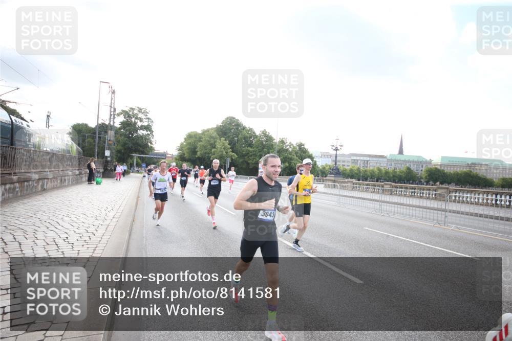 29.06.2025 - hella hamburg halbmarathon Jannik Wohlers http://msf.ph/oto/8141581 29.06.2025 09:44:58 Lombardsbrücke 57, 1758, 1990, 2746, 3043, 4050, 4698, 4749, 5070, 5328, 5746, 5826, 6358, 6781, 7272, 7389, 7481, 7651, 7723, 8209, 8883, 9137, 9381, 9571, 9634, 10171, 10486, 11413, 11857, 12049, 12234, 12595, 12988, 14028, 14140, 14289, 14784, 15621, 15672, 15883, 16157, 16711, 16818, 17175, 17374, 17802, 18099, 18102, 18692, 18737, 19194, 19202, 19203, 19204 meine-sportfotos.de