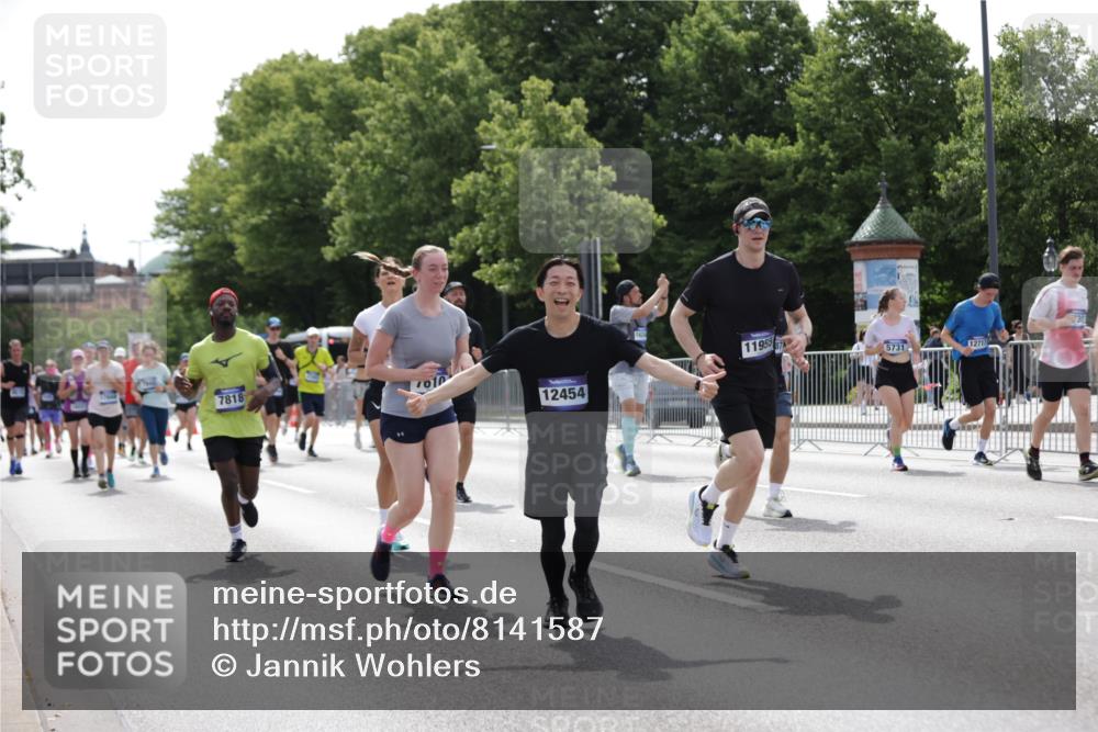29.06.2025 - hella hamburg halbmarathon Jannik Wohlers http://msf.ph/oto/8141587 29.06.2025 10:43:47 Lombardsbrücke 1519, 1802, 1804, 2186, 2343, 2610, 2692, 3065, 3596, 4636, 4898, 5001, 5127, 5730, 5731, 5902, 5905, 7326, 7610, 7818, 7842, 8272, 8591, 8763, 8957, 9073, 9510, 9879, 10223, 11955, 12256, 12322, 12445, 12803, 12995, 13629, 13809, 13832, 13973, 13987, 14031, 14654, 14842, 14874, 15675, 16244, 17582, 17844 meine-sportfotos.de