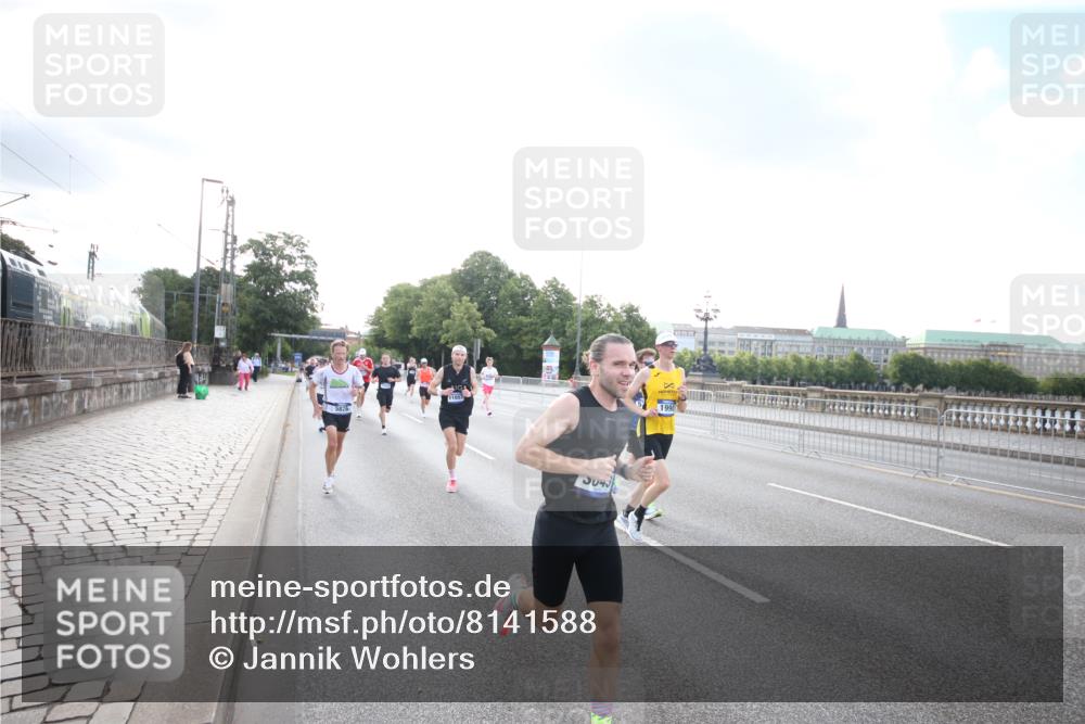 29.06.2025 - hella hamburg halbmarathon Jannik Wohlers http://msf.ph/oto/8141588 29.06.2025 09:44:58 Lombardsbrücke 57, 1758, 1990, 2746, 3043, 4050, 4698, 4749, 5070, 5328, 5746, 5826, 6358, 6781, 7272, 7389, 7481, 7651, 7723, 8209, 8883, 9137, 9381, 9571, 9634, 10171, 10486, 11413, 11857, 12049, 12234, 12595, 12988, 14028, 14140, 14289, 14784, 15621, 15672, 15883, 16157, 16711, 16818, 17175, 17374, 17802, 18099, 18102, 18692, 18737, 19194, 19202, 19203, 19204 meine-sportfotos.de