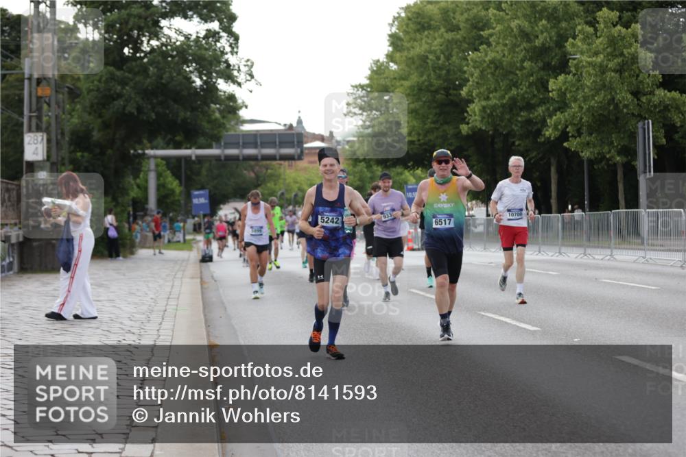 29.06.2025 - hella hamburg halbmarathon Jannik Wohlers http://msf.ph/oto/8141593 29.06.2025 10:06:52 Lombardsbrücke 4262, 5242, 5899, 6517, 6518, 6707, 6713, 6715, 6833, 7503, 9338, 10700, 11758, 12550, 17062, 17895, 18218, 18316 meine-sportfotos.de