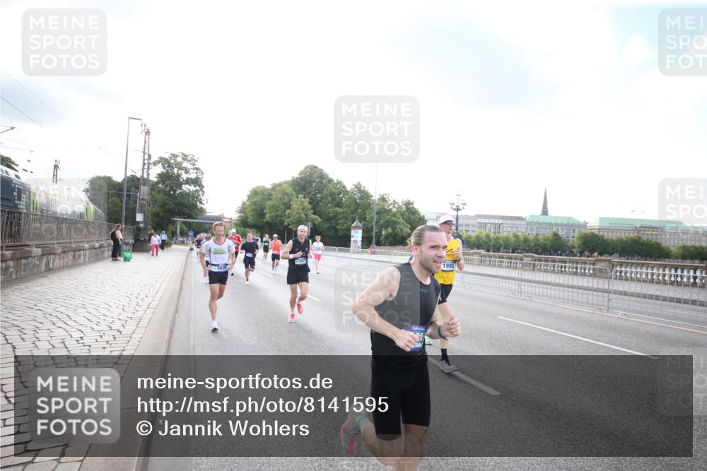 29.06.2025 - hella hamburg halbmarathon Jannik Wohlers http://msf.ph/oto/8141595 29.06.2025 09:44:58 Lombardsbrücke 57, 1758, 1990, 2746, 3043, 4050, 4698, 4749, 5070, 5328, 5746, 5826, 6358, 6781, 7272, 7389, 7481, 7651, 7723, 8209, 8883, 9137, 9381, 9571, 9634, 10171, 10486, 11413, 11857, 12049, 12234, 12595, 12988, 14028, 14140, 14289, 14784, 15621, 15672, 15883, 16157, 16711, 16818, 17175, 17374, 17802, 18099, 18102, 18692, 18737, 19194, 19202, 19203, 19204 meine-sportfotos.de
