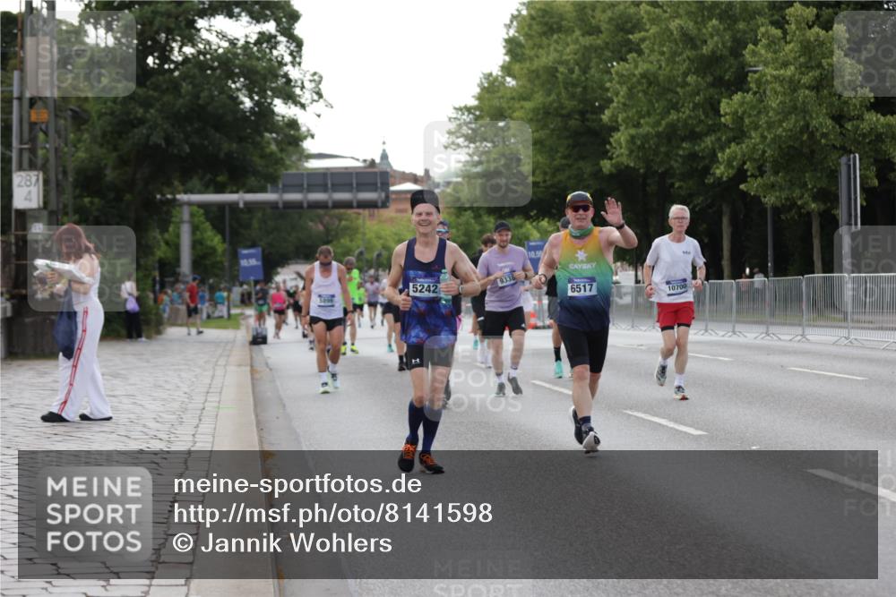 29.06.2025 - hella hamburg halbmarathon Jannik Wohlers http://msf.ph/oto/8141598 29.06.2025 10:06:53 Lombardsbrücke 2032, 4262, 4550, 5242, 5899, 6517, 6518, 6707, 6713, 6715, 6833, 7503, 9338, 10700, 11758, 15051, 17062, 18218 meine-sportfotos.de
