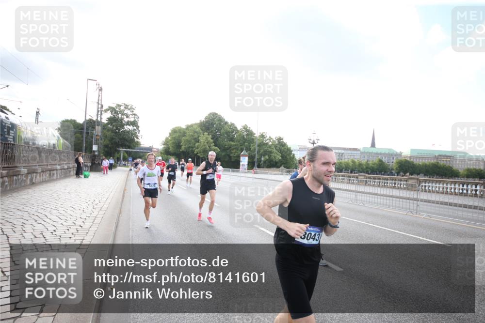 29.06.2025 - hella hamburg halbmarathon Jannik Wohlers http://msf.ph/oto/8141601 29.06.2025 09:44:58 Lombardsbrücke 57, 1758, 1990, 2746, 3043, 4050, 4698, 4749, 5070, 5328, 5746, 5826, 6358, 6781, 7272, 7389, 7481, 7651, 7723, 8209, 8883, 9137, 9381, 9571, 9634, 10171, 10486, 11413, 11857, 12049, 12234, 12595, 12988, 14028, 14140, 14289, 14784, 15621, 15672, 15883, 16157, 16711, 16818, 17175, 17374, 17802, 18099, 18102, 18692, 18737, 19194, 19202, 19203, 19204 meine-sportfotos.de