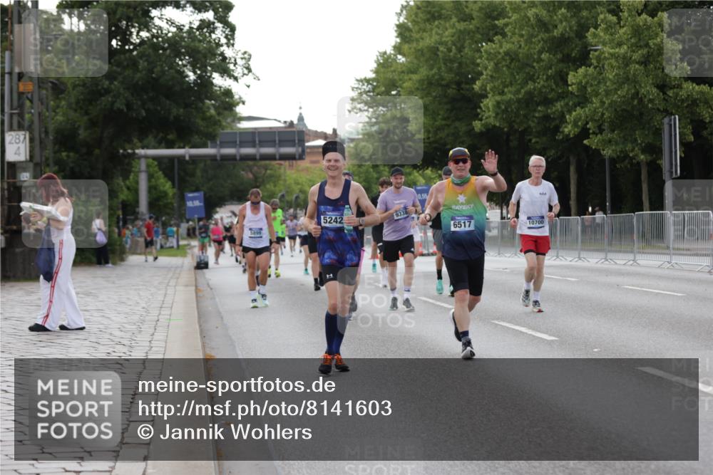 29.06.2025 - hella hamburg halbmarathon Jannik Wohlers http://msf.ph/oto/8141603 29.06.2025 10:06:53 Lombardsbrücke 2032, 4262, 4550, 5242, 5899, 6517, 6518, 6707, 6713, 6715, 6833, 7503, 9338, 10700, 11758, 15051, 17062, 18218 meine-sportfotos.de