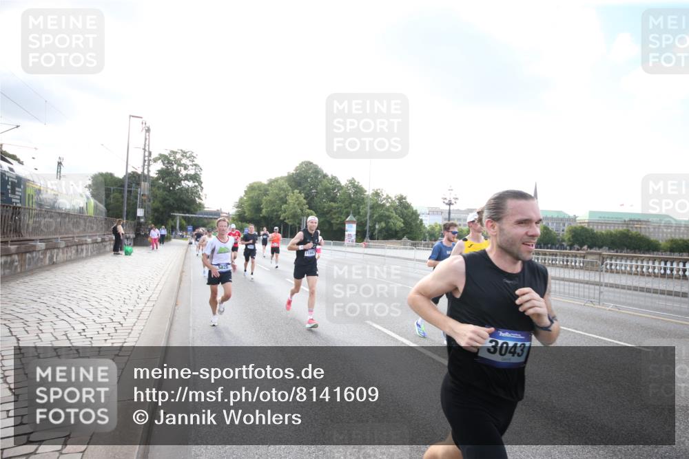 29.06.2025 - hella hamburg halbmarathon Jannik Wohlers http://msf.ph/oto/8141609 29.06.2025 09:44:58 Lombardsbrücke 57, 1758, 1990, 2746, 3043, 4050, 4698, 4749, 5070, 5328, 5746, 5826, 6358, 6781, 7272, 7389, 7481, 7651, 7723, 8209, 8883, 9137, 9381, 9571, 9634, 10171, 10486, 11413, 11857, 12049, 12234, 12595, 12988, 14028, 14140, 14289, 14784, 15621, 15672, 15883, 16157, 16711, 16818, 17175, 17374, 17802, 18099, 18102, 18692, 18737, 19194, 19202, 19203, 19204 meine-sportfotos.de