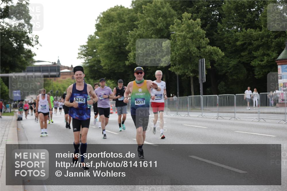 29.06.2025 - hella hamburg halbmarathon Jannik Wohlers http://msf.ph/oto/8141611 29.06.2025 10:06:53 Lombardsbrücke 2032, 4262, 4550, 5242, 5899, 6517, 6518, 6707, 6713, 6715, 6833, 7503, 9338, 10700, 11758, 15051, 17062, 18218 meine-sportfotos.de