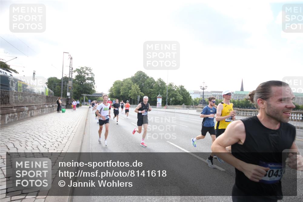 29.06.2025 - hella hamburg halbmarathon Jannik Wohlers http://msf.ph/oto/8141618 29.06.2025 09:44:58 Lombardsbrücke 57, 1758, 1990, 2746, 3043, 4050, 4698, 4749, 5070, 5328, 5746, 5826, 6358, 6781, 7272, 7389, 7481, 7651, 7723, 8209, 8883, 9137, 9381, 9571, 9634, 10171, 10486, 11413, 11857, 12049, 12234, 12595, 12988, 14028, 14140, 14289, 14784, 15621, 15672, 15883, 16157, 16711, 16818, 17175, 17374, 17802, 18099, 18102, 18692, 18737, 19194, 19202, 19203, 19204 meine-sportfotos.de