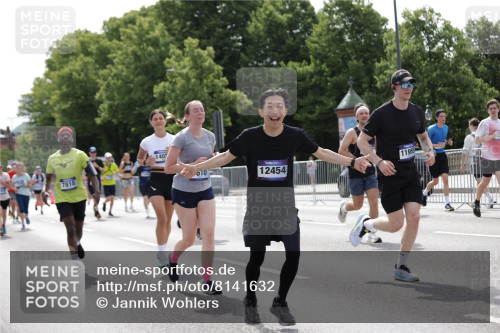 29.06.2025 - hella hamburg halbmarathon Jannik Wohlers http://msf.ph/oto/8141632 29.06.2025 10:43:48 Lombardsbrücke 1345, 1519, 1802, 1804, 2186, 2343, 2610, 2692, 3065, 3596, 4496, 4636, 4898, 5127, 5647, 5730, 5731, 5902, 5905, 7326, 7610, 7818, 7842, 8272, 8591, 8763, 8957, 9510, 10223, 11955, 12256, 12322, 12445, 12803, 12995, 13629, 13809, 13832, 13906, 13973, 13987, 14031, 14123, 14654, 14842, 14874, 15646, 15675, 16244, 17582, 17844 meine-sportfotos.de
