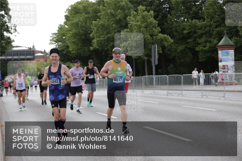 29.06.2025 - hella hamburg halbmarathon Jannik Wohlers http://msf.ph/oto/8141640 29.06.2025 10:06:54 Lombardsbrücke 2032, 4262, 4550, 5242, 5899, 6517, 6518, 6707, 6713, 6715, 6833, 9338, 10700, 11758, 15051, 15673, 17062, 18218 meine-sportfotos.de