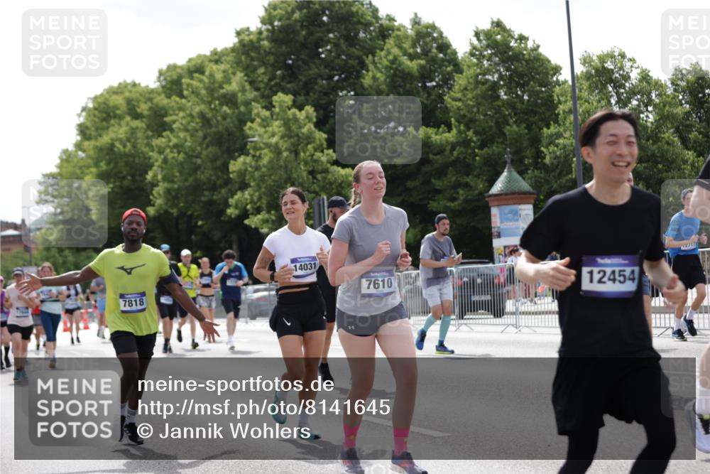29.06.2025 - hella hamburg halbmarathon Jannik Wohlers http://msf.ph/oto/8141645 29.06.2025 10:43:49 Lombardsbrücke 1345, 1519, 1802, 1804, 2186, 2343, 2610, 2692, 3065, 3596, 4496, 4636, 4898, 5127, 5647, 5730, 5731, 5902, 5905, 7326, 7610, 7818, 7842, 8272, 8591, 8763, 8957, 9510, 10223, 11955, 12256, 12322, 12445, 12803, 12995, 13629, 13809, 13832, 13906, 13973, 13987, 14031, 14123, 14654, 14842, 14874, 15646, 15675, 16244, 16805, 17314, 17582, 17844 meine-sportfotos.de