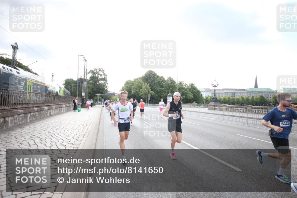 29.06.2025 - hella hamburg halbmarathon Jannik Wohlers http://msf.ph/oto/8141650 29.06.2025 09:44:59 Lombardsbrücke 57, 1758, 1990, 2746, 3043, 4050, 4698, 4749, 5070, 5328, 5746, 5826, 6358, 6781, 7272, 7389, 7481, 7651, 7723, 8209, 8883, 9137, 9381, 9571, 9634, 10171, 11413, 11857, 12049, 12234, 12595, 12988, 14028, 14289, 14395, 14784, 15621, 15672, 16157, 16711, 16818, 17175, 17374, 17802, 18099, 18102, 18692, 18737, 19194, 19202, 19203, 19204 meine-sportfotos.de