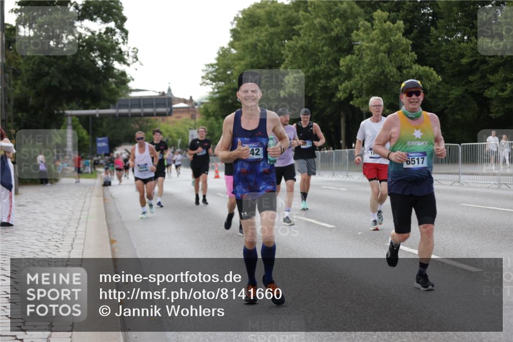29.06.2025 - hella hamburg halbmarathon Jannik Wohlers http://msf.ph/oto/8141660 29.06.2025 10:06:54 Lombardsbrücke 2032, 4262, 4550, 5242, 5899, 6517, 6518, 6707, 6713, 6715, 6833, 9338, 10700, 11758, 15051, 15673, 17062, 18218 meine-sportfotos.de