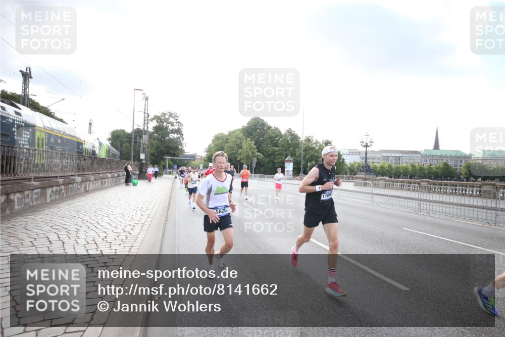 29.06.2025 - hella hamburg halbmarathon Jannik Wohlers http://msf.ph/oto/8141662 29.06.2025 09:44:59 Lombardsbrücke 57, 1758, 1990, 2746, 3043, 4050, 4698, 4749, 5070, 5328, 5746, 5826, 6358, 6781, 7272, 7389, 7481, 7651, 7723, 8209, 8883, 9137, 9381, 9571, 9634, 10171, 11413, 11857, 12049, 12234, 12595, 12988, 14028, 14289, 14395, 14784, 15621, 15672, 16157, 16711, 16818, 17175, 17374, 17802, 18099, 18102, 18692, 18737, 19194, 19202, 19203, 19204 meine-sportfotos.de