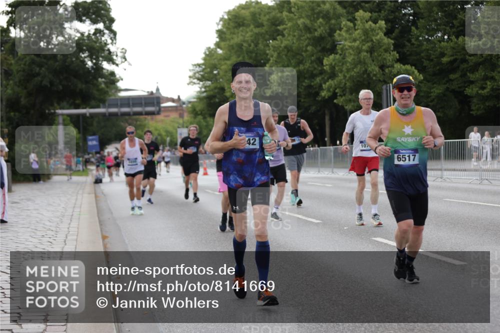 29.06.2025 - hella hamburg halbmarathon Jannik Wohlers http://msf.ph/oto/8141669 29.06.2025 10:06:54 Lombardsbrücke 2032, 4262, 4550, 5242, 5899, 6517, 6518, 6707, 6713, 6715, 6833, 9338, 10700, 11758, 15051, 15673, 17062, 18218 meine-sportfotos.de