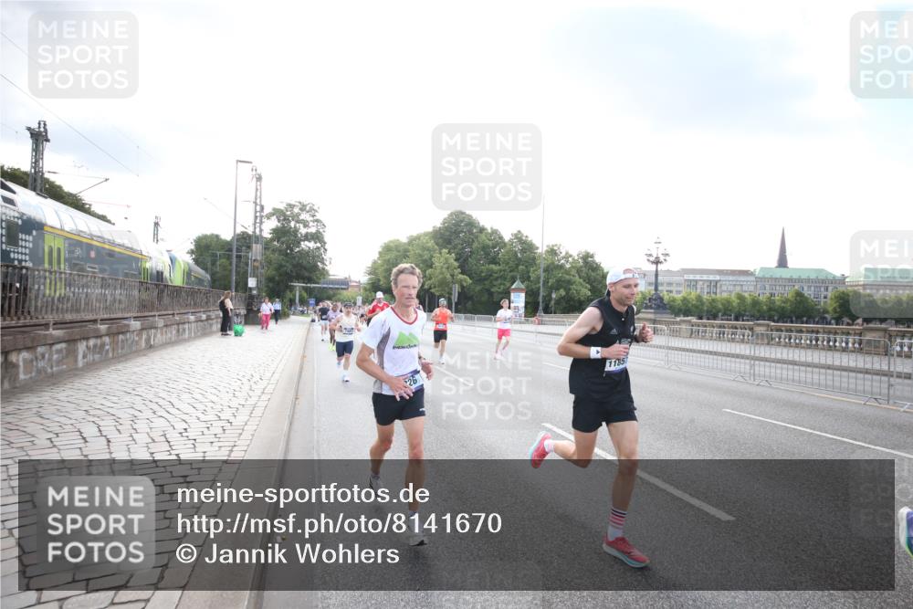 29.06.2025 - hella hamburg halbmarathon Jannik Wohlers http://msf.ph/oto/8141670 29.06.2025 09:44:59 Lombardsbrücke 57, 1758, 1990, 2746, 3043, 4050, 4698, 4749, 5070, 5328, 5746, 5826, 6358, 6781, 7272, 7389, 7481, 7651, 7723, 8209, 8883, 9137, 9381, 9571, 9634, 10171, 11413, 11857, 12049, 12234, 12595, 12988, 14028, 14289, 14395, 14784, 15621, 15672, 16157, 16711, 16818, 17175, 17374, 17802, 18099, 18102, 18692, 18737, 19194, 19202, 19203, 19204 meine-sportfotos.de