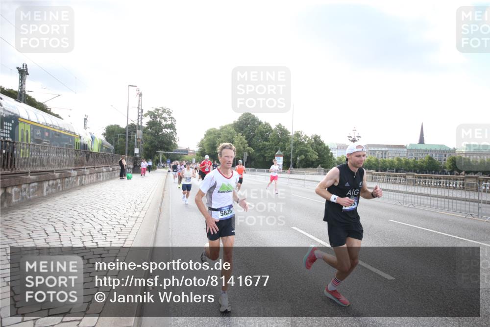 29.06.2025 - hella hamburg halbmarathon Jannik Wohlers http://msf.ph/oto/8141677 29.06.2025 09:44:59 Lombardsbrücke 57, 1758, 1990, 2746, 3043, 4050, 4698, 4749, 5070, 5328, 5746, 5826, 6358, 6781, 7272, 7389, 7481, 7651, 7723, 8209, 8883, 9137, 9381, 9571, 9634, 10171, 11413, 11857, 12049, 12234, 12595, 12988, 14028, 14289, 14395, 14784, 15621, 15672, 16157, 16711, 16818, 17175, 17374, 17802, 18099, 18102, 18692, 18737, 19194, 19202, 19203, 19204 meine-sportfotos.de