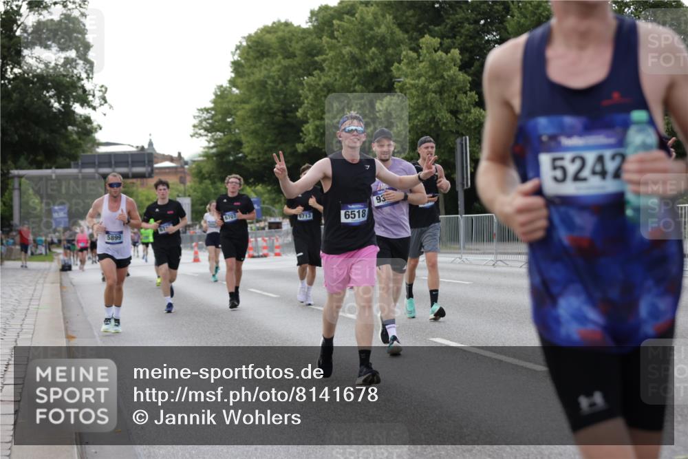 29.06.2025 - hella hamburg halbmarathon Jannik Wohlers http://msf.ph/oto/8141678 29.06.2025 10:06:56 Lombardsbrücke 2032, 4262, 4550, 5242, 5899, 6196, 6517, 6518, 6707, 6713, 6715, 6833, 9338, 9967, 10700, 11758, 15051, 15673, 17062, 18218 meine-sportfotos.de