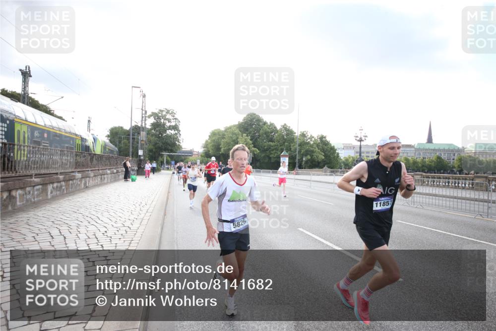 29.06.2025 - hella hamburg halbmarathon Jannik Wohlers http://msf.ph/oto/8141682 29.06.2025 09:44:59 Lombardsbrücke 57, 1758, 1990, 2746, 3043, 4050, 4698, 4749, 5070, 5328, 5746, 5826, 6358, 6781, 7272, 7389, 7481, 7651, 7723, 8209, 8883, 9137, 9381, 9571, 9634, 10171, 11413, 11857, 12049, 12234, 12595, 12988, 14028, 14289, 14395, 14784, 15621, 15672, 16157, 16711, 16818, 17175, 17374, 17802, 18099, 18102, 18692, 18737, 19194, 19202, 19203, 19204 meine-sportfotos.de