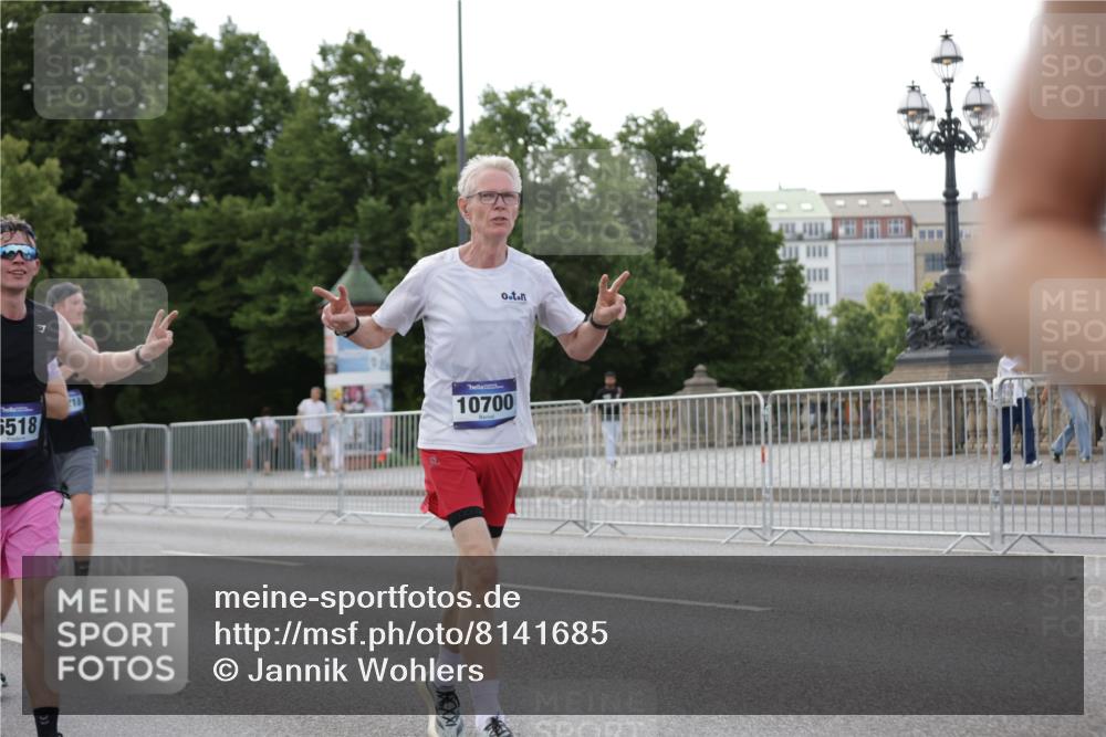 29.06.2025 - hella hamburg halbmarathon Jannik Wohlers http://msf.ph/oto/8141685 29.06.2025 10:06:57 Lombardsbrücke 1893, 2032, 4262, 4550, 5242, 5899, 6196, 6517, 6518, 6707, 6713, 6715, 6833, 9338, 9967, 10700, 11758, 15051, 15673, 17062, 18218 meine-sportfotos.de