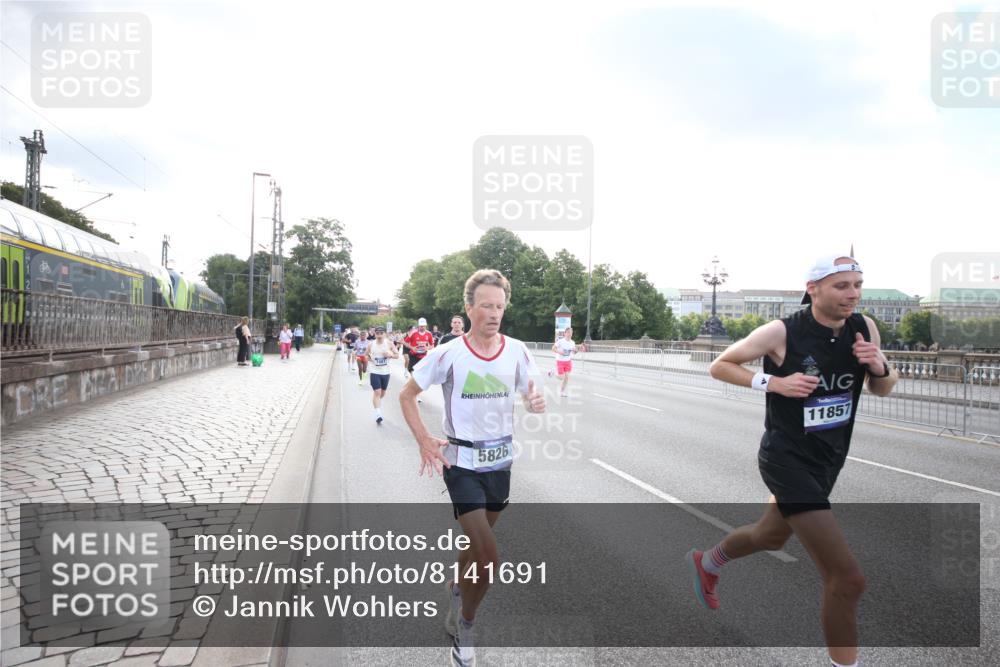 29.06.2025 - hella hamburg halbmarathon Jannik Wohlers http://msf.ph/oto/8141691 29.06.2025 09:44:59 Lombardsbrücke 57, 1758, 1990, 2746, 3043, 4050, 4698, 4749, 5070, 5328, 5746, 5826, 6358, 6781, 7272, 7389, 7481, 7651, 7723, 8209, 8883, 9137, 9381, 9571, 9634, 10171, 11413, 11857, 12049, 12234, 12595, 12988, 14028, 14289, 14395, 14784, 15621, 15672, 16157, 16711, 16818, 17175, 17374, 17802, 18099, 18102, 18692, 18737, 19194, 19202, 19203, 19204 meine-sportfotos.de