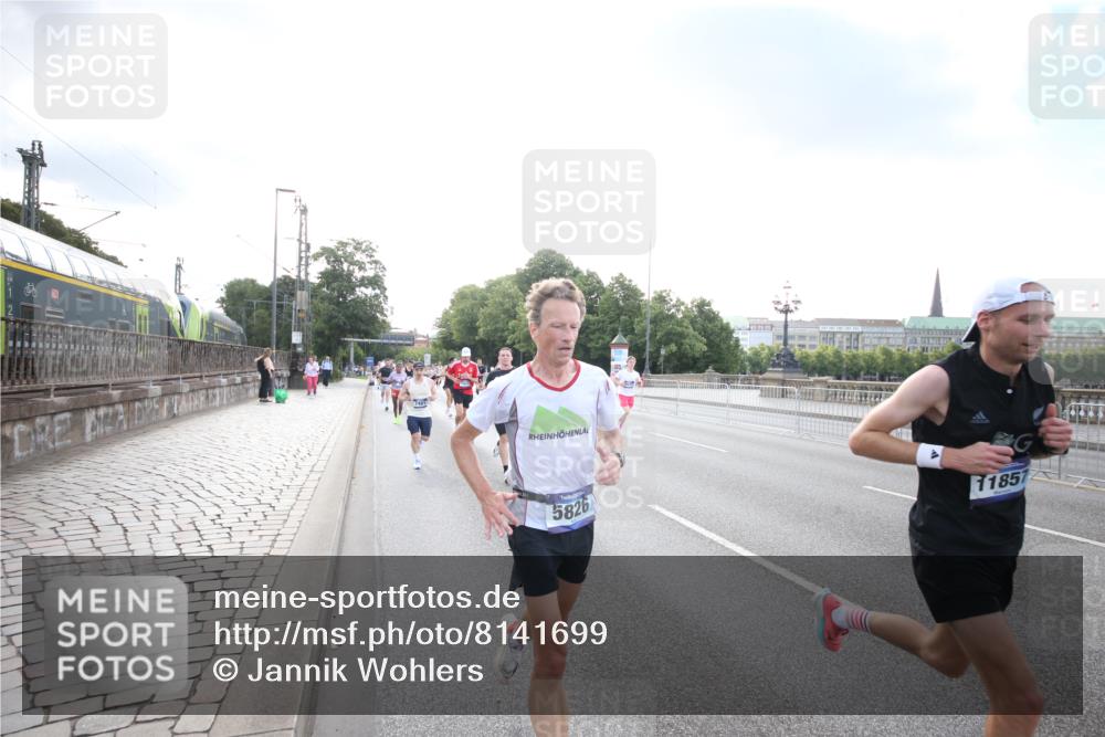 29.06.2025 - hella hamburg halbmarathon Jannik Wohlers http://msf.ph/oto/8141699 29.06.2025 09:44:59 Lombardsbrücke 57, 1758, 1990, 2746, 3043, 4050, 4698, 4749, 5070, 5328, 5746, 5826, 6358, 6781, 7272, 7389, 7481, 7651, 7723, 8209, 8883, 9137, 9381, 9571, 9634, 10171, 11413, 11857, 12049, 12234, 12595, 12988, 14028, 14289, 14395, 14784, 15621, 15672, 16157, 16711, 16818, 17175, 17374, 17802, 18099, 18102, 18692, 18737, 19194, 19202, 19203, 19204 meine-sportfotos.de