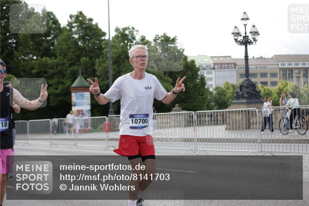 29.06.2025 - hella hamburg halbmarathon Jannik Wohlers http://msf.ph/oto/8141703 29.06.2025 10:06:57 Lombardsbrücke 1893, 2032, 4262, 4550, 5242, 5899, 6196, 6517, 6518, 6707, 6713, 6715, 6833, 9338, 9967, 10700, 11758, 15051, 15673, 17062, 18218 meine-sportfotos.de