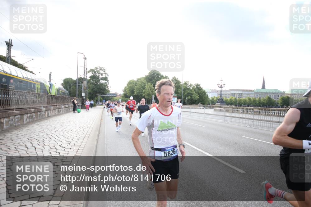 29.06.2025 - hella hamburg halbmarathon Jannik Wohlers http://msf.ph/oto/8141706 29.06.2025 09:44:59 Lombardsbrücke 57, 1758, 1990, 2746, 3043, 4050, 4698, 4749, 5070, 5328, 5746, 5826, 6358, 6781, 7272, 7389, 7481, 7651, 7723, 8209, 8883, 9137, 9381, 9571, 9634, 10171, 11413, 11857, 12049, 12234, 12595, 12988, 14028, 14289, 14395, 14784, 15621, 15672, 16157, 16711, 16818, 17175, 17374, 17802, 18099, 18102, 18692, 18737, 19194, 19202, 19203, 19204 meine-sportfotos.de