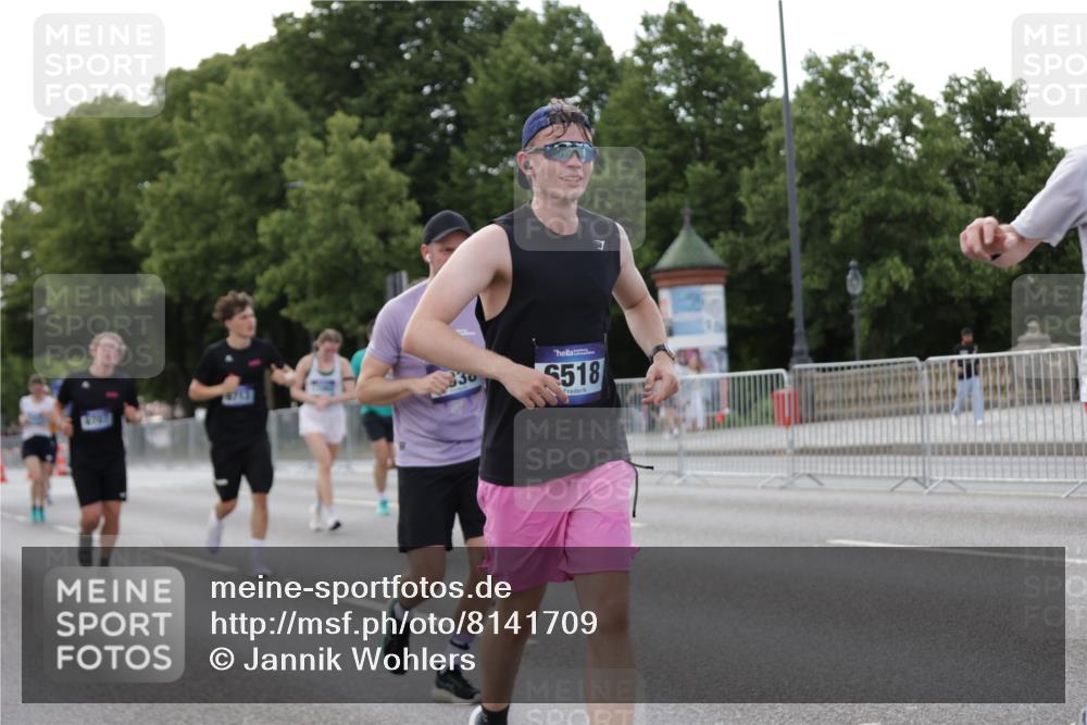 29.06.2025 - hella hamburg halbmarathon Jannik Wohlers http://msf.ph/oto/8141709 29.06.2025 10:06:58 Lombardsbrücke 1893, 2032, 4262, 4550, 5242, 5899, 6196, 6517, 6518, 6707, 6713, 6715, 6833, 9338, 9967, 10700, 11758, 15051, 15673, 17062, 18218 meine-sportfotos.de