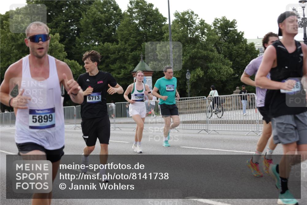 29.06.2025 - hella hamburg halbmarathon Jannik Wohlers http://msf.ph/oto/8141738 29.06.2025 10:07:00 Lombardsbrücke 1893, 2032, 4550, 5242, 5899, 6196, 6517, 6518, 6707, 6713, 6715, 9338, 9967, 10700, 11758, 15051, 15673, 17062, 18218 meine-sportfotos.de