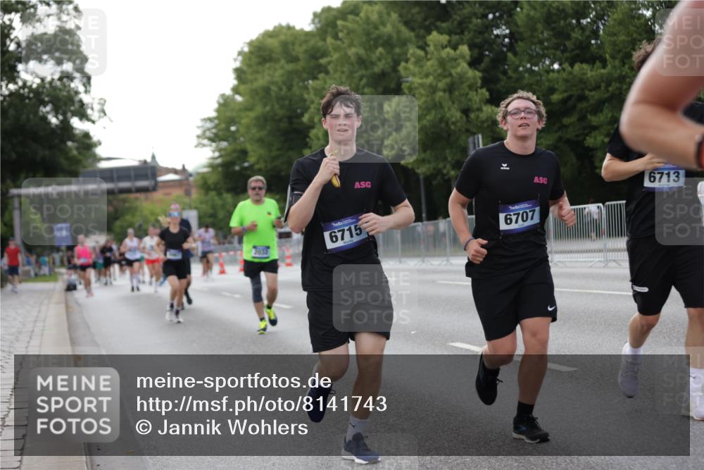 29.06.2025 - hella hamburg halbmarathon Jannik Wohlers http://msf.ph/oto/8141743 29.06.2025 10:07:00 Lombardsbrücke 1893, 2032, 4550, 5242, 5899, 6196, 6517, 6518, 6707, 6713, 6715, 9338, 9967, 10700, 11758, 15051, 15673, 17062, 18218 meine-sportfotos.de