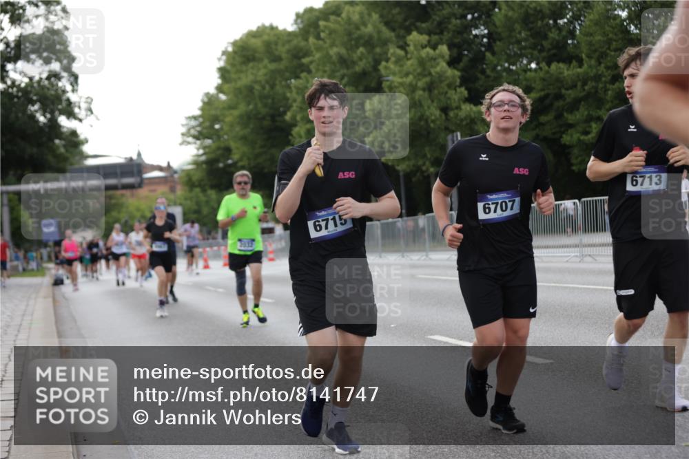 29.06.2025 - hella hamburg halbmarathon Jannik Wohlers http://msf.ph/oto/8141747 29.06.2025 10:07:01 Lombardsbrücke 1893, 2032, 3922, 4550, 5242, 5899, 6196, 6517, 6518, 6707, 6713, 6715, 9338, 9967, 10700, 15051, 15673, 17062, 18218 meine-sportfotos.de