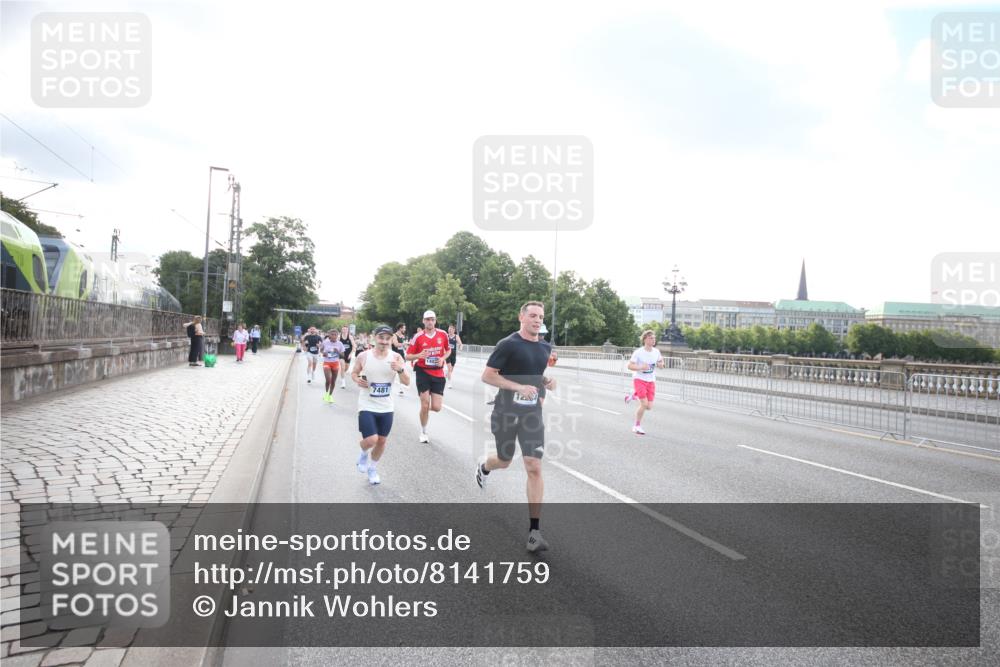 29.06.2025 - hella hamburg halbmarathon Jannik Wohlers http://msf.ph/oto/8141759 29.06.2025 09:45:00 Lombardsbrücke 57, 1758, 1990, 3043, 4050, 4129, 4698, 4749, 5070, 5328, 5746, 5826, 6358, 6781, 7272, 7389, 7481, 7651, 7723, 8209, 8883, 9137, 9381, 9571, 9634, 10171, 11413, 11857, 12049, 12234, 12988, 14028, 14289, 14395, 14784, 15621, 15672, 16157, 16711, 17175, 17374, 17802, 18099, 18102, 18692, 19194, 19202, 19203, 19204 meine-sportfotos.de