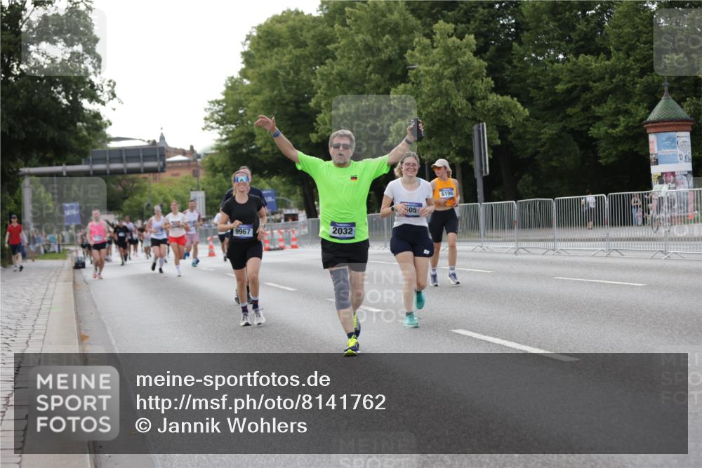 29.06.2025 - hella hamburg halbmarathon Jannik Wohlers http://msf.ph/oto/8141762 29.06.2025 10:07:02 Lombardsbrücke 1893, 2032, 3922, 4550, 5242, 5899, 6196, 6517, 6518, 6707, 6713, 6715, 7019, 9338, 9967, 10700, 15051, 15673, 17062, 18218 meine-sportfotos.de