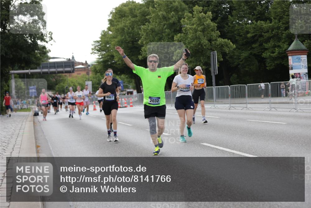 29.06.2025 - hella hamburg halbmarathon Jannik Wohlers http://msf.ph/oto/8141766 29.06.2025 10:07:02 Lombardsbrücke 1893, 2032, 3922, 4550, 5242, 5899, 6196, 6517, 6518, 6707, 6713, 6715, 7019, 9338, 9967, 10700, 15051, 15673, 17062, 18218 meine-sportfotos.de