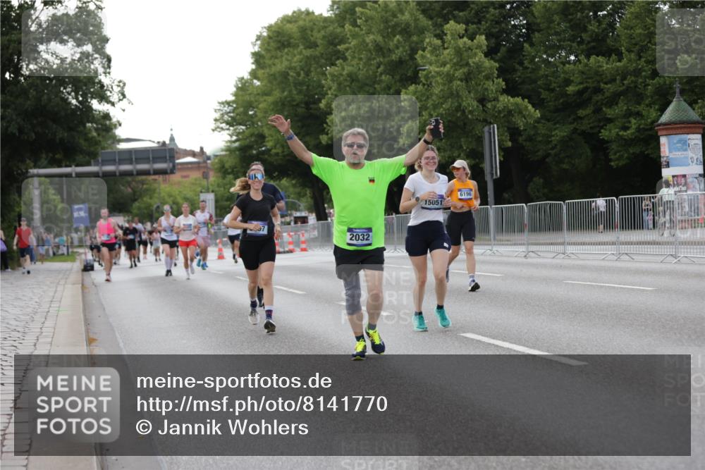 29.06.2025 - hella hamburg halbmarathon Jannik Wohlers http://msf.ph/oto/8141770 29.06.2025 10:07:02 Lombardsbrücke 1893, 2032, 3922, 4550, 5242, 5899, 6196, 6517, 6518, 6707, 6713, 6715, 7019, 9338, 9967, 10700, 15051, 15673, 17062, 18218 meine-sportfotos.de
