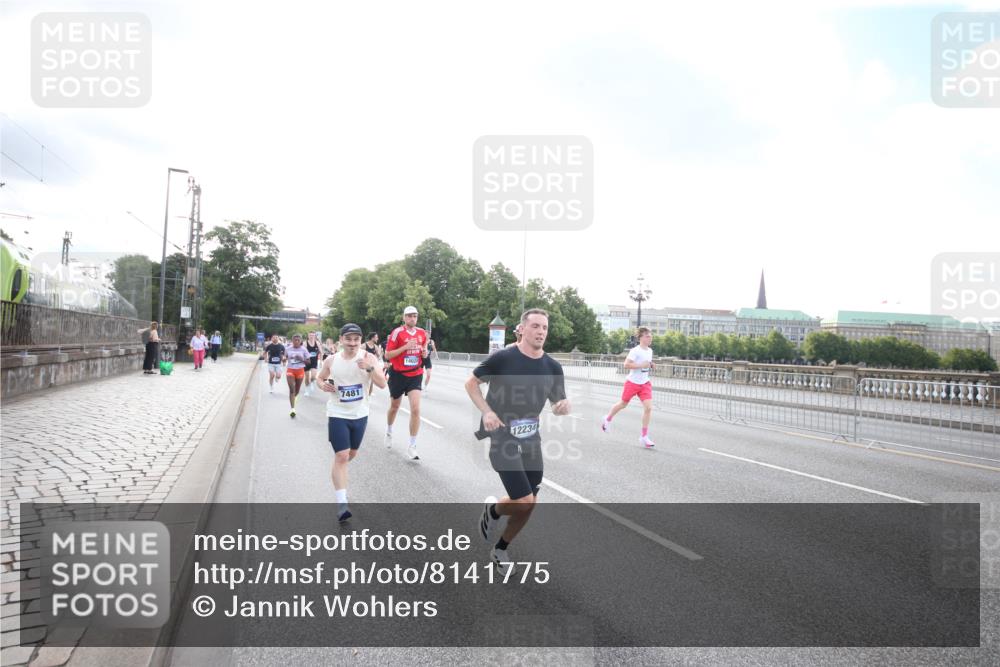 29.06.2025 - hella hamburg halbmarathon Jannik Wohlers http://msf.ph/oto/8141775 29.06.2025 09:45:01 Lombardsbrücke 57, 1758, 1990, 3043, 4050, 4129, 4698, 4749, 5070, 5328, 5746, 5826, 6358, 7272, 7389, 7481, 7651, 7723, 8209, 8883, 9137, 9381, 9571, 9634, 10171, 11413, 11857, 12049, 12234, 12988, 14028, 14289, 14395, 14784, 15621, 15672, 16157, 16711, 17175, 17374, 17802, 18099, 18102, 18692, 19194, 19202, 19203, 19204 meine-sportfotos.de