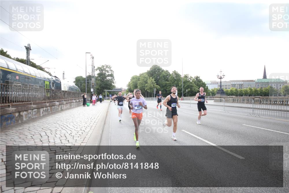 29.06.2025 - hella hamburg halbmarathon Jannik Wohlers http://msf.ph/oto/8141848 29.06.2025 09:45:03 Lombardsbrücke 57, 1758, 1990, 2689, 3043, 4050, 4129, 4698, 4749, 5070, 5328, 5746, 5826, 6358, 7272, 7389, 7481, 7651, 7723, 8209, 8883, 9137, 9381, 9571, 9634, 10017, 10171, 11413, 11857, 12049, 12234, 12691, 12988, 14028, 14395, 14784, 15621, 15672, 15826, 16157, 16711, 17151, 17175, 17374, 17802, 18099, 18102, 18177, 18692, 19194, 19202, 19203, 19204 meine-sportfotos.de