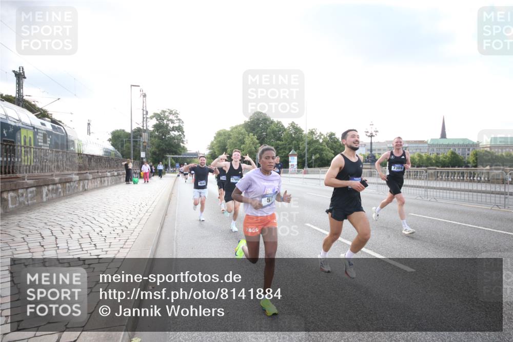29.06.2025 - hella hamburg halbmarathon Jannik Wohlers http://msf.ph/oto/8141884 29.06.2025 09:45:03 Lombardsbrücke 57, 1758, 1990, 2689, 3043, 4050, 4129, 4698, 4749, 5070, 5328, 5746, 5826, 6358, 7272, 7389, 7481, 7651, 7723, 8209, 8883, 9137, 9381, 9571, 9634, 10017, 10171, 11413, 11857, 12049, 12234, 12691, 12988, 14028, 14395, 14784, 15621, 15672, 15826, 16157, 16711, 17151, 17175, 17374, 17802, 18099, 18102, 18177, 18692, 19194, 19202, 19203, 19204 meine-sportfotos.de