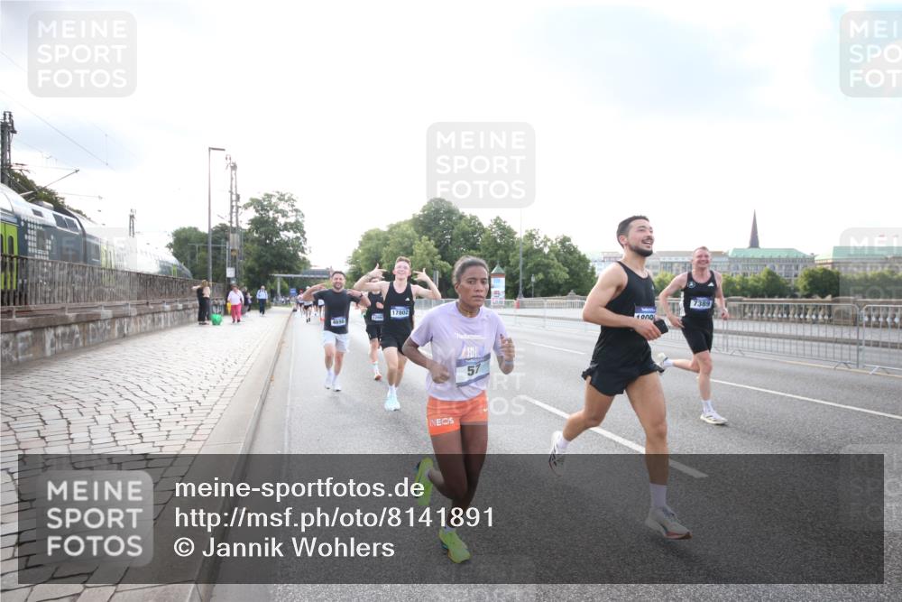29.06.2025 - hella hamburg halbmarathon Jannik Wohlers http://msf.ph/oto/8141891 29.06.2025 09:45:03 Lombardsbrücke 57, 1758, 1990, 2689, 3043, 4050, 4129, 4698, 4749, 5070, 5328, 5746, 5826, 6358, 7272, 7389, 7481, 7651, 7723, 8209, 8883, 9137, 9381, 9571, 9634, 10017, 10171, 11413, 11857, 12049, 12234, 12691, 12988, 14028, 14395, 14784, 15621, 15672, 15826, 16157, 16711, 17151, 17175, 17374, 17802, 18099, 18102, 18177, 18692, 19194, 19202, 19203, 19204 meine-sportfotos.de