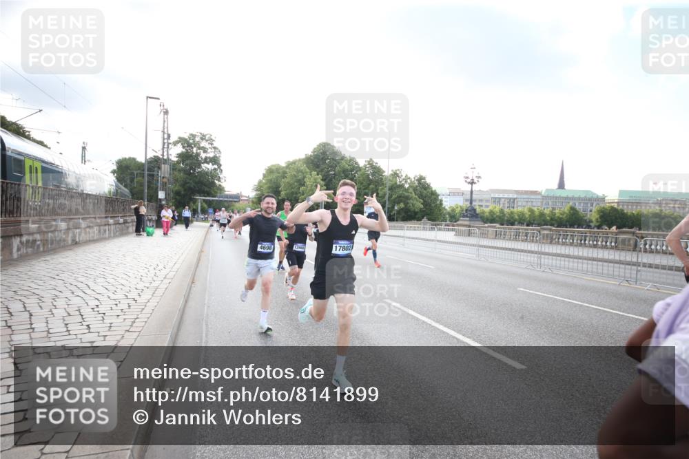 29.06.2025 - hella hamburg halbmarathon Jannik Wohlers http://msf.ph/oto/8141899 29.06.2025 09:45:04 Lombardsbrücke 57, 1758, 1990, 2689, 3043, 4050, 4129, 4698, 4749, 5070, 5328, 5746, 5826, 6358, 7272, 7389, 7481, 7651, 7723, 8209, 8883, 9137, 9381, 9571, 9634, 10017, 10171, 11413, 11857, 12049, 12234, 12691, 12988, 14028, 14395, 14784, 15621, 15672, 15826, 16157, 16711, 17151, 17175, 17374, 17802, 18099, 18102, 18177, 18692, 19194, 19202, 19203, 19204 meine-sportfotos.de