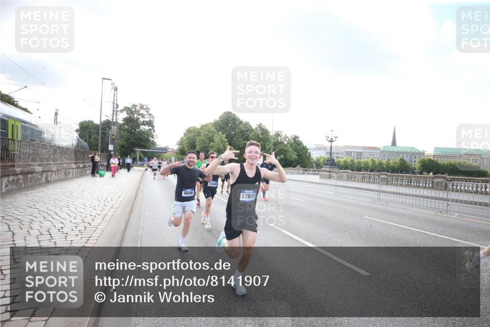29.06.2025 - hella hamburg halbmarathon Jannik Wohlers http://msf.ph/oto/8141907 29.06.2025 09:45:04 Lombardsbrücke 57, 1758, 1990, 2689, 3043, 4050, 4129, 4698, 4749, 5070, 5328, 5746, 5826, 6358, 7272, 7389, 7481, 7651, 7723, 8209, 8883, 9137, 9381, 9571, 9634, 10017, 10171, 11413, 11857, 12049, 12234, 12691, 12988, 14028, 14395, 14784, 15621, 15672, 15826, 16157, 16711, 17151, 17175, 17374, 17802, 18099, 18102, 18177, 18692, 19194, 19202, 19203, 19204 meine-sportfotos.de
